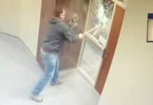 Homem com machado destrói janelas de gabinete de senador dos EUA