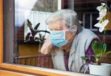 Idosos em asilos enfrentam o coronavírus, a solidão e muitas vezes o abandono da família