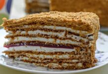 Bolo cremoso de bolacha tradicional, uma delícia caseira