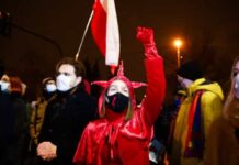 Governo avança em proibição ao aborto e reacende protestos na Polônia