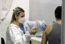 Covid-19: mundo deve chegar hoje a 150 milhões de doses aplicadas