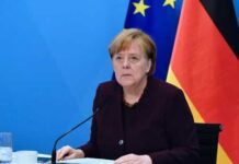 Merkel admite passaporte de vacinação europeu "até ao verão"