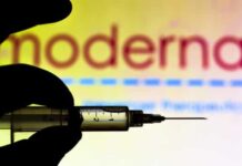 Vacina da Moderna produz anticorpos com meia dose, diz estudo