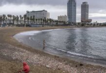 Fumar vai ser proibido em quatro praias de Barcelona já este verão