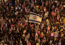 Milhares vão às ruas contra Netanyahu às vésperas de eleição em Israel