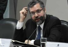 Araújo afirma ser difícil obter vacinas dos EUA e indica problemas com a Índia