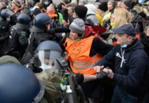 Europa vira palco de protestos em meio a novas restrições contra Covid