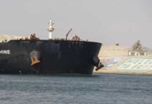 Congestionamento de embarcações continua no Canal do Suez