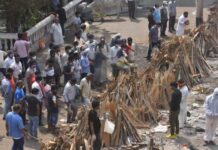 Indianos desesperados com devastadora segunda onda da pandemia