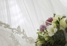 Neste casamento, quem apareceu sem ser convidado foram os noivos