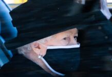 Imagem da rainha Elizabeth isolada em funeral do marido gera comoção