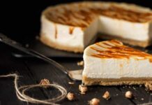 Cheesecake de manteiga de amendoim para a sobremesa
