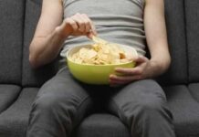Come antes de dormir? O que isso faz ao seu corpo?