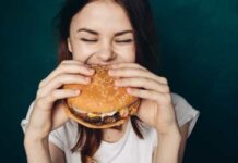 Não consegue parar de comer ‘junk food’? A ciência descobriu porquê