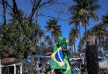 Brasil regista mais de 54 mil novos casos e 1.648 mortes no último dia