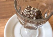 E que tal uma mousse cremosa de brigadeiro? Sim, por favor!