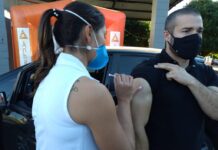 Pessoas com 28 anos completos ou mais recebem a vacinação contra a Covid-19 neste sábado (31)