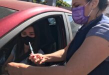 Pessoas com 26 anos completos ou mais recebem a vacinação contra a Covid-19 nesta segunda-feira (2)