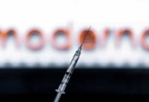 Moderna diz que novo estudo mostra necessidade de 3ª dose contra covid