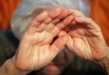 Estudo em SP testa uso de estimulação magnética contra depressão em idosos