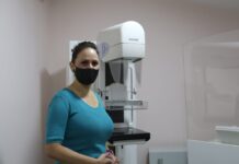 Primeira-dama dá continuidade ao atendimento iniciado no Ônibus Rosa e realiza exame de mamografia