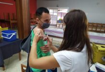 Pessoas que tomaram a 1ª dose da AstraZeneca/Oxford até 5 de agosto recebem a 2ª aplicação nesta quarta-feira (27)