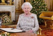 Rainha Elizabeth 2ª tem celular criptografado e com apenas dois contatos