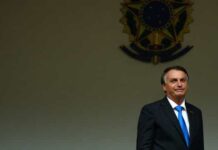 Após veto de Bolsonaro, tributo para importação de absorvente é reduzido