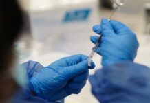 Saúde diminui intervalo da dose de reforço de cinco para quatro meses