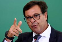 Ministro do Turismo defende afrouxar regras sobre Covid para retomar cruzeiros