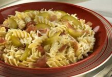 Salada de macarrão ao Molho de Queijo com Figo e Presunto Parma
