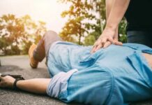 Como ajudar um adulto em parada cardiorrespiratória?