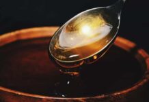 Os benefícios de ingerir meia colher de sopa de mel por dia