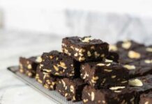 Brownies saudáveis de cacau e caju (uma delícia muito saudável)