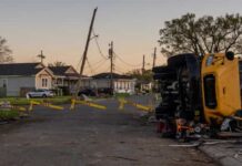 Tornado provoca rastro de destruição nos Estados Unidos