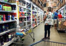 Com gasolina cara, mercado de bairro ganha a preferência