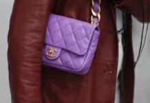 Influencers russas destroem bolsas Chanel em protesto à proibição da marca no país