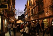 Noite gelada em Campos do Jordão faz a alegria de turistas