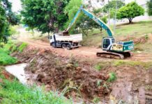 Saae/Sorocaba realiza limpeza e desassoreamento de córrego no Jardim Brasilândia