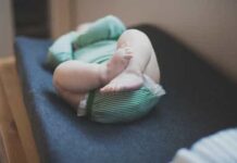 Reino Unido. Casal acusado de chacoalhar um bebê de 2 meses até à morte