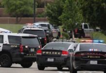Oito agentes dispararam dezenas de vezes contra afro-americano nos EUA