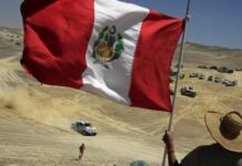 Procuradora é afastada no Peru por investigar irmã de chefe e deixa cargo sob chuva de flores