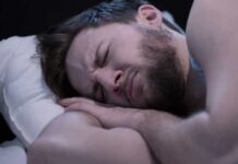 Acorda muitas vezes (excessivamente) suado? Saiba o porquê