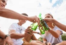 Adolescentes diminuem uso de camisinha em relações sexuais, indica IBGE