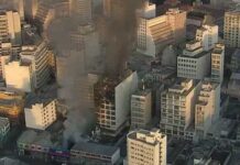 Incêndio em prédio perto da 25 de Março é extinto, mas ainda há risco de desabar