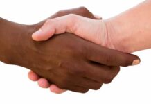Como não contribuir para o racismo estrutural?