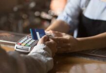 Dívidas no cartão de crédito crescem ao maior valor em 8 anos com inflação