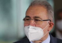 Queiroga usa ato de vacinação contra a poliomielite como palanque