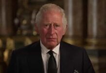 Charles III deixa agradecimento aos pais no primeiro discurso como rei