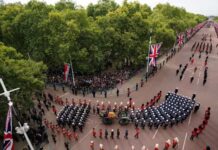 Britânicos dão último adeus a Elizabeth 2ª, rainha mais duradoura do Reino Unido